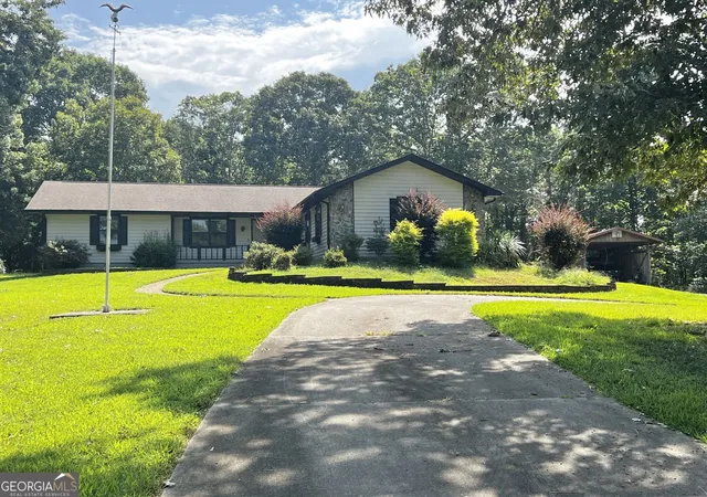 Photo 3 of Sale Pending at 416 Glade Rd, Mount Airy, GA 30563 | MLS# 10794708 | Listing updated on 2026-09-10