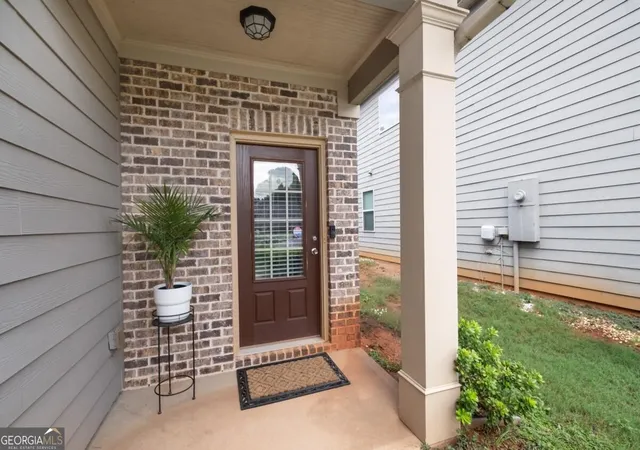 Photo 1 of Single family home for sale at 2391 Oakleaf Cir, Lithonia, GA 30058 | MLS# 10853138 | Listing updated on 2026-09-25