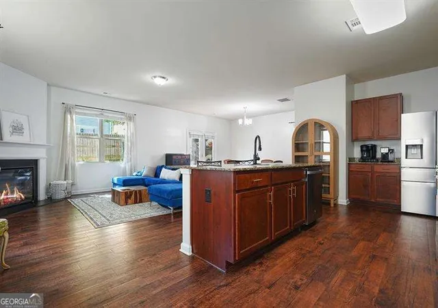 Photo 3 of Single family home for sale at 402 Wilshire Ct, Acworth, GA 30102 | MLS# 10759475 | Listing updated on 2026-10-10