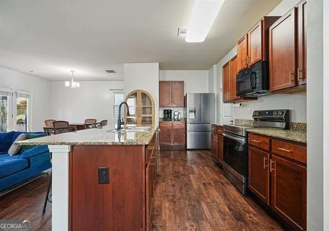 Photo 4 of Single family home for sale at 402 Wilshire Ct, Acworth, GA 30102 | MLS# 10759475 | Listing updated on 2026-10-26