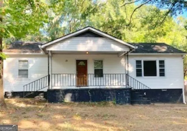 Photo 1 of Single family home for sale at 13 Tuxedo Ave, Newnan, GA 30263 | MLS# 10843894 | Listing updated on 2026-09-10