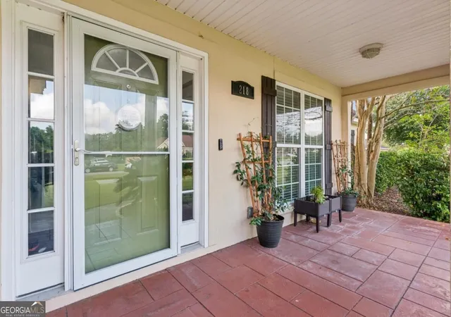 Photo 3 of Sale Pending at 218 Water Dr, Brunswick, GA 31523 | MLS# 10849908 | Listing updated on 2026-10-02