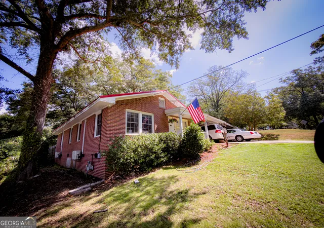 Photo 2 of Single family home for sale at 62 Oak St, Elberton, GA 30635 | MLS# 10841100 | Listing updated on 2026-09-20