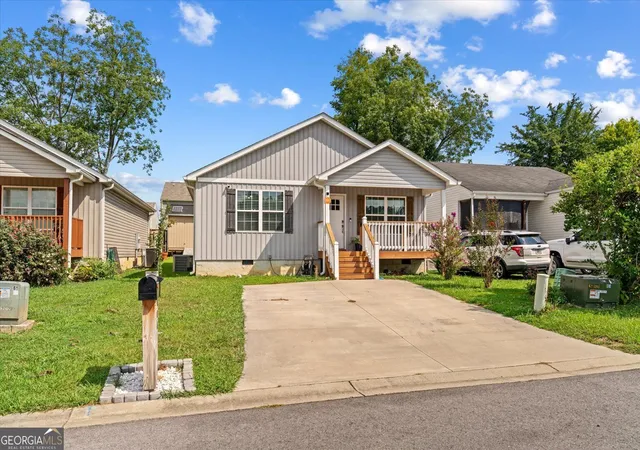 Photo 2 of Single family home for sale at 3084 Striplin Trl, Dalton, GA 30721 | MLS# 10840393 | Listing updated on 2026-09-18