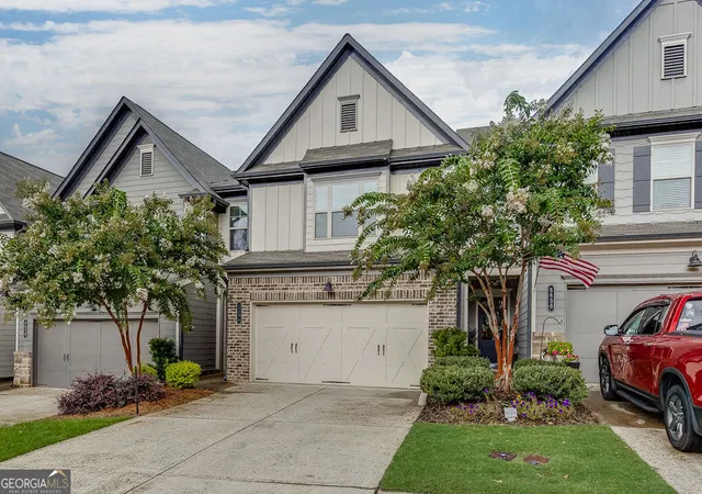 Photo 2 of Townhouse for sale at 5634 Parkview Ln, Flowery Branch, GA 30542 | MLS# 10840569 | Listing updated on 2026-09-18