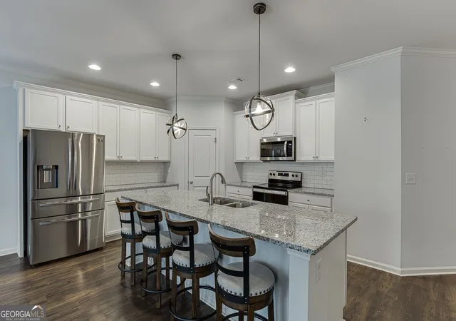 Photo 3 of Townhouse for sale at 5634 Parkview Ln, Flowery Branch, GA 30542 | MLS# 10840569 | Listing updated on 2026-09-18