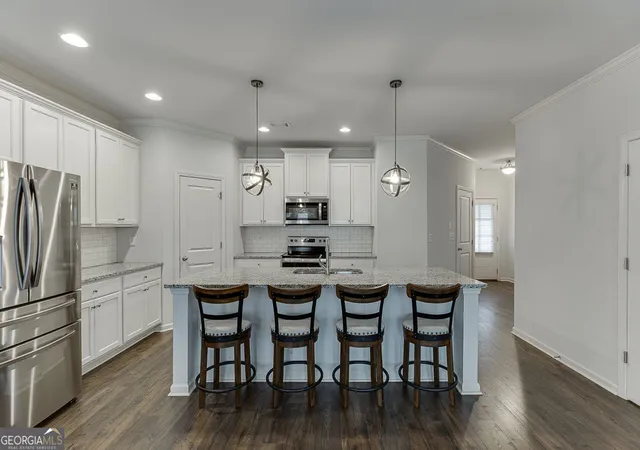 Photo 4 of Townhouse for sale at 5634 Parkview Ln, Flowery Branch, GA 30542 | MLS# 10840569 | Listing updated on 2026-09-18