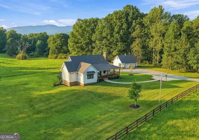 Photo 2 of Single family home for sale at 135 Mountain Ridge Dr, Clarkesville, GA 30523 | MLS# 10849203 | Listing updated on 2026-09-29