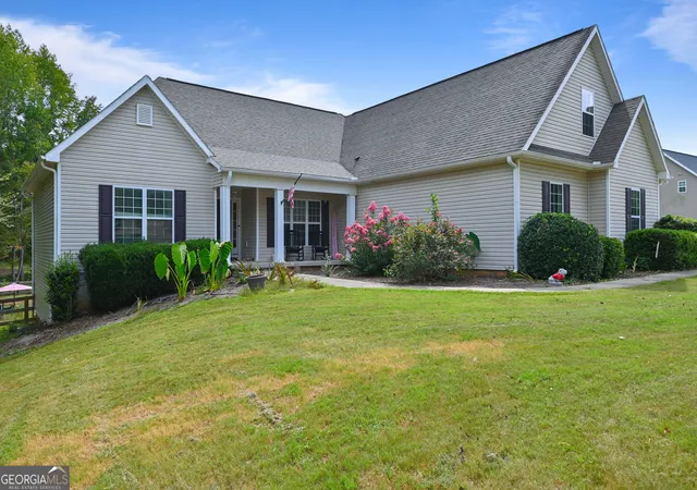 Photo 1 of Single family home for sale at 42 Meadows Ln, Senoia, GA 30276 | MLS# 10845791 | Listing updated on 2026-09-26