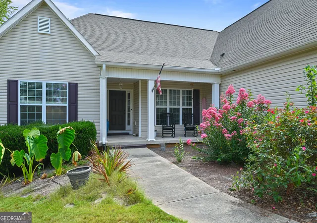 Photo 3 of Single family home for sale at 42 Meadows Ln, Senoia, GA 30276 | MLS# 10845791 | Listing updated on 2026-09-26