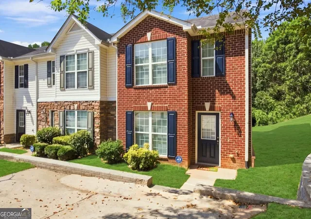 Photo 3 of Townhouse for sale at 8399 Carlington Ln, Jonesboro, GA 30236 | MLS# 10841999 | Listing updated on 2026-09-09
