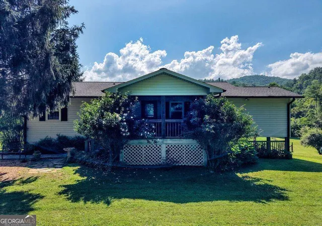 Photo 2 of Sale Pending at 142 Mosley Ln, Blairsville, GA 30512 | MLS# 10842065 | Listing updated on 2026-09-14