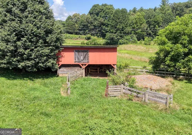 Photo 4 of Sale Pending at 142 Mosley Ln, Blairsville, GA 30512 | MLS# 10842065 | Listing updated on 2026-09-14