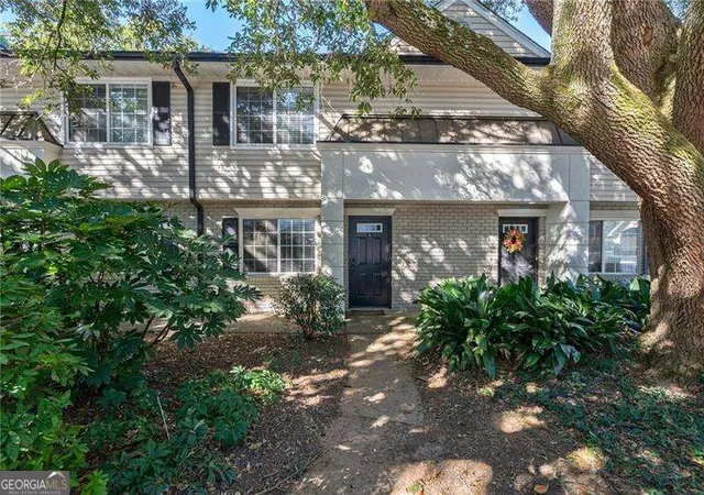 Listing Photo 1 - Condo for sale in building located at 6940 Roswell Rd, Atlanta, GA 30328 - Unit #E3