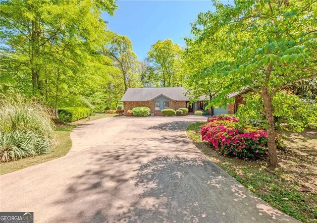 Photo 3 of Single family home for sale at 7 Old Oak Trl, Hartwell, GA 30643 | MLS# 10731074 | Listing updated on 2026-09-02