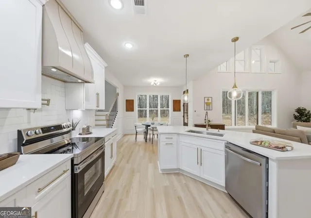 Photo 1 of Single family home for sale at 370 Harbour Shrs Dr, Jackson, GA 30233 | MLS# 10852773 | Listing updated on 2026-10-08