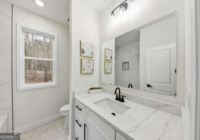 Photo 3 of Single family home for sale at 370 Harbour Shrs Dr, Jackson, GA 30233 | MLS# 10852773 | Listing updated on 2026-10-08