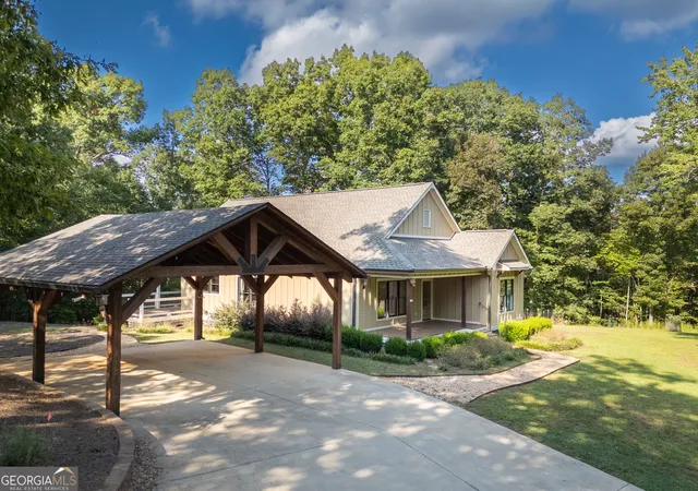Photo 2 of Single family home for sale at 5240 Highway 17, Clarkesville, GA 30523 | MLS# 10850888 | Listing updated on 2026-10-06