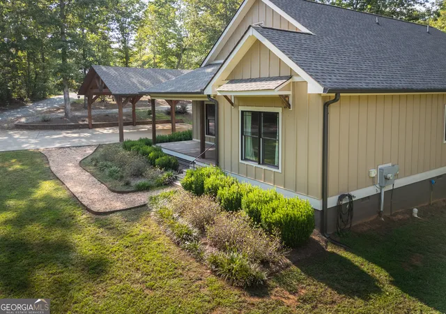 Photo 3 of Single family home for sale at 5240 Highway 17, Clarkesville, GA 30523 | MLS# 10850888 | Listing updated on 2026-10-06