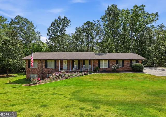 Photo 1 of Single family home for sale at 155 Valley Rd, Toccoa, GA 30577 | MLS# 10843746 | Listing updated on 2026-09-10