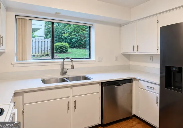 Photo 3 of Townhouse for sale at 6390 Hawthorne Ter, Peachtree Corners, GA 30092 | MLS# 10831517 | Listing updated on 2026-09-22