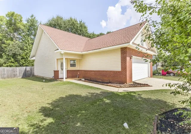 Photo 1 of Single family home for sale at 108 Sunnymeade Dr, Warner Robins, GA 31093 | MLS# 10839295 | Listing updated on 2026-09-24