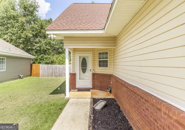 Photo 2 of Single family home for sale at 108 Sunnymeade Dr, Warner Robins, GA 31093 | MLS# 10839295 | Listing updated on 2026-09-24