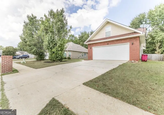 Photo 3 of Single family home for sale at 108 Sunnymeade Dr, Warner Robins, GA 31093 | MLS# 10839295 | Listing updated on 2026-09-24