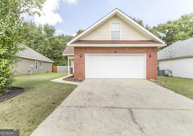 Photo 4 of Single family home for sale at 108 Sunnymeade Dr, Warner Robins, GA 31093 | MLS# 10839295 | Listing updated on 2026-10-15