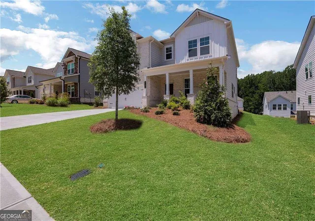 Photo 3 of Single family home for sale at 3198 Shirecrest Ln, Dacula, GA 30019 | MLS# 10841743 | Listing updated on 2026-09-11