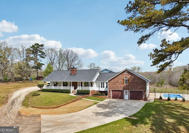 Photo 2 of Single family home for sale at 9902 Highway 16, Senoia, GA 30276 | MLS# 10839863 | Listing updated on 2026-09-18