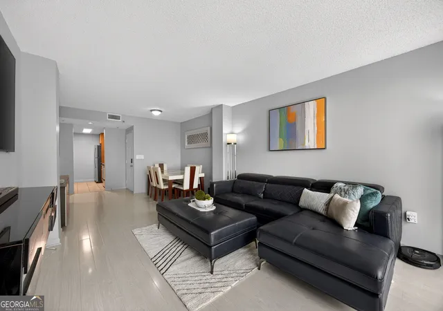 Photo 4 of Condo for sale at 1280 W Peachtree St NW #APT 2708, Atlanta, GA 30309 | MLS# 10846040 | Listing updated on 2026-09-29
