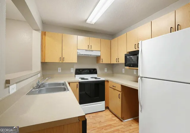 Listing Photo 1 - Condo for sale in building located at 211 N Ave, Athens, GA 30601 - Unit #1332
