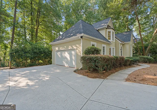 Photo 3 of Single family home for sale at 5160 Cameron Forest Pkwy, Alpharetta, GA 30022 | MLS# 10840579 | Listing updated on 2026-09-18
