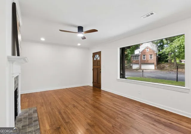 Photo 4 of Single family home for sale at 418 Shannon Dr Sw, Atlanta, GA 30310 | MLS# 10812418 | Listing updated on 2026-09-01