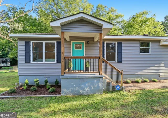 Photo 1 of Single family home for sale at 711 W James Ave, Rossville, GA 30741 | MLS# 10838502 | Listing updated on 2026-09-13