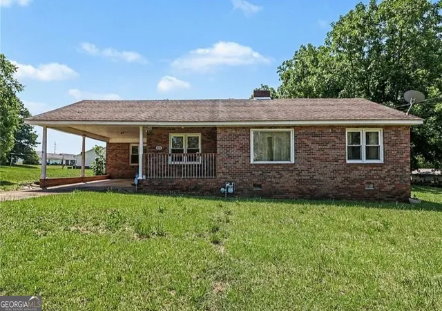 Photo 1 of Single family home for sale at 422 Bartson St, Lavonia, GA 30553 | MLS# 10845255 | Listing updated on 2026-09-27