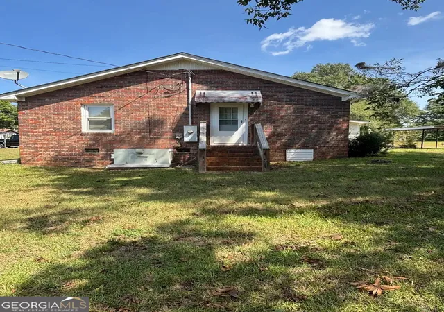 Photo 3 of Single family home for sale at 422 Bartson St, Lavonia, GA 30553 | MLS# 10845255 | Listing updated on 2026-09-27
