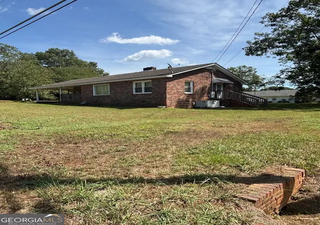Photo 3 of Single family home for sale at 422 Bartson St, Lavonia, GA 30553 | MLS# 10845255 | Listing updated on 2026-09-27