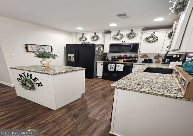 Photo 3 of Single family home for sale at 279 Stane Brook Ct, Jackson, GA 30233 | MLS# 10826990 | Listing updated on 2026-09-21