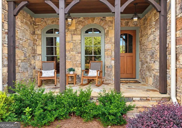 Photo 2 of Sale Pending at 320 Wisteria Cir, Roswell, GA 30076 | MLS# 10847611 | Listing updated on 2026-10-03