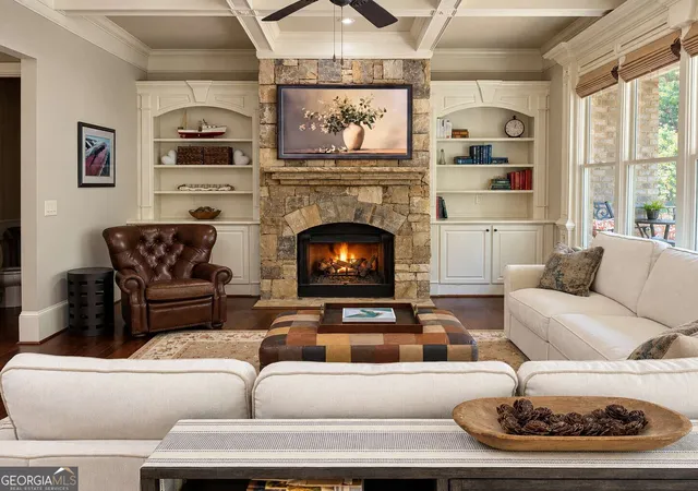 Photo 3 of Sale Pending at 320 Wisteria Cir, Roswell, GA 30076 | MLS# 10847611 | Listing updated on 2026-10-03
