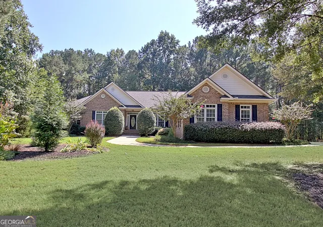 Photo 1 of Single family home for sale at 175 Donegal Dr, Tyrone, GA 30290 | MLS# 10850993 | Listing updated on 2026-10-08