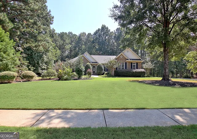Photo 2 of Single family home for sale at 175 Donegal Dr, Tyrone, GA 30290 | MLS# 10850993 | Listing updated on 2026-10-08