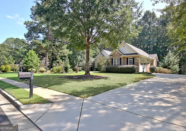 Photo 3 of Single family home for sale at 175 Donegal Dr, Tyrone, GA 30290 | MLS# 10850993 | Listing updated on 2026-10-08
