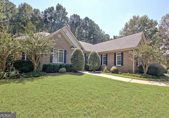 Photo 3 of Single family home for sale at 175 Donegal Dr, Tyrone, GA 30290 | MLS# 10850993 | Listing updated on 2026-10-08