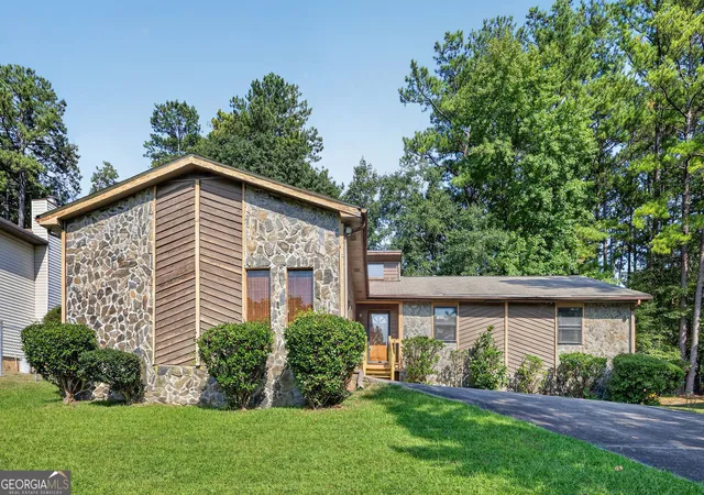 Photo 2 of Single family home for sale at 5805 Vernier Dr Sw, Atlanta, GA 30349 | MLS# 10840975 | Listing updated on 2026-10-10