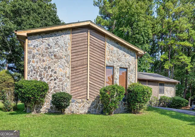 Photo 3 of Single family home for sale at 5805 Vernier Dr Sw, Atlanta, GA 30349 | MLS# 10840975 | Listing updated on 2026-10-10