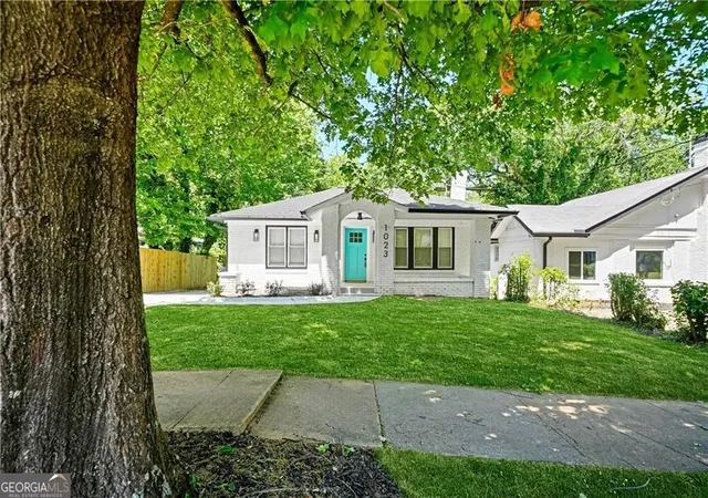 Photo 3 of Sale Pending at 1023 Byron Dr Sw, Atlanta, GA 30310 | MLS# 10842548 | Listing updated on 2026-10-08