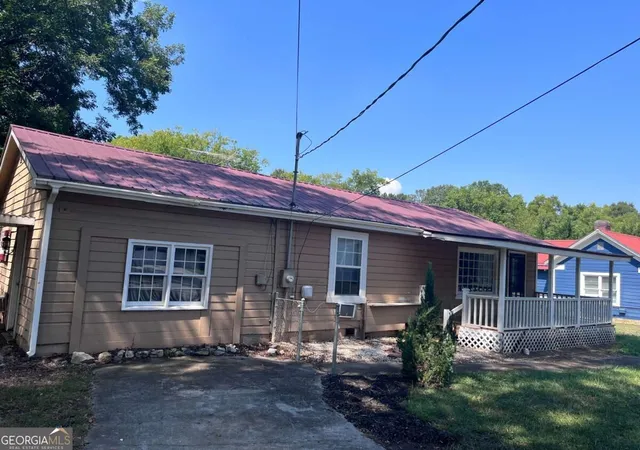 Photo 3 of Single family home for sale at 207 N Main St, Adairsville, GA 30103 | MLS# 10840072 | Listing updated on 2026-10-01